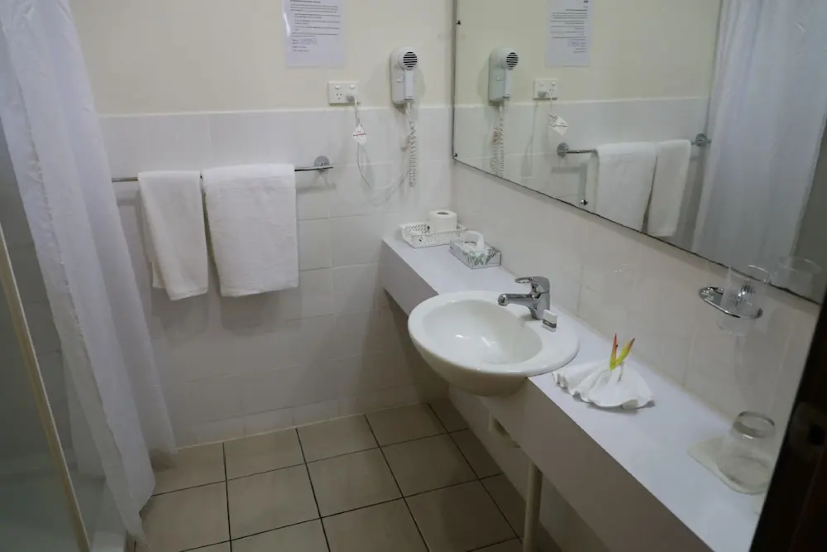 Huon Gulf Hotel & Apartments