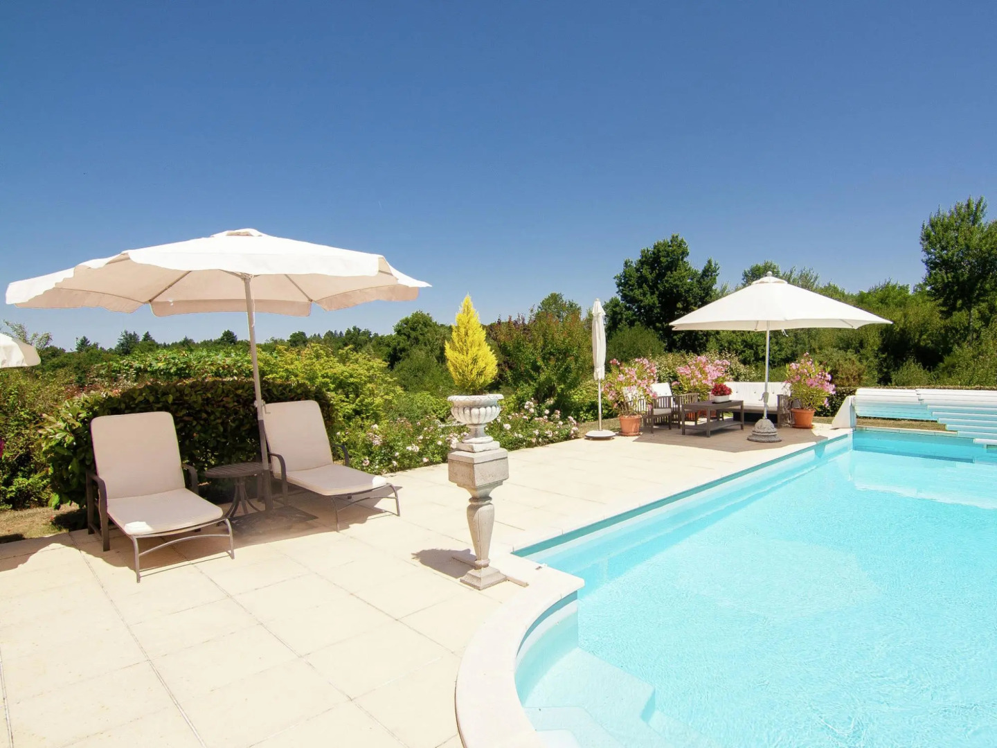 Classy Villa in Ecuras-Rouzède with Private Garden
