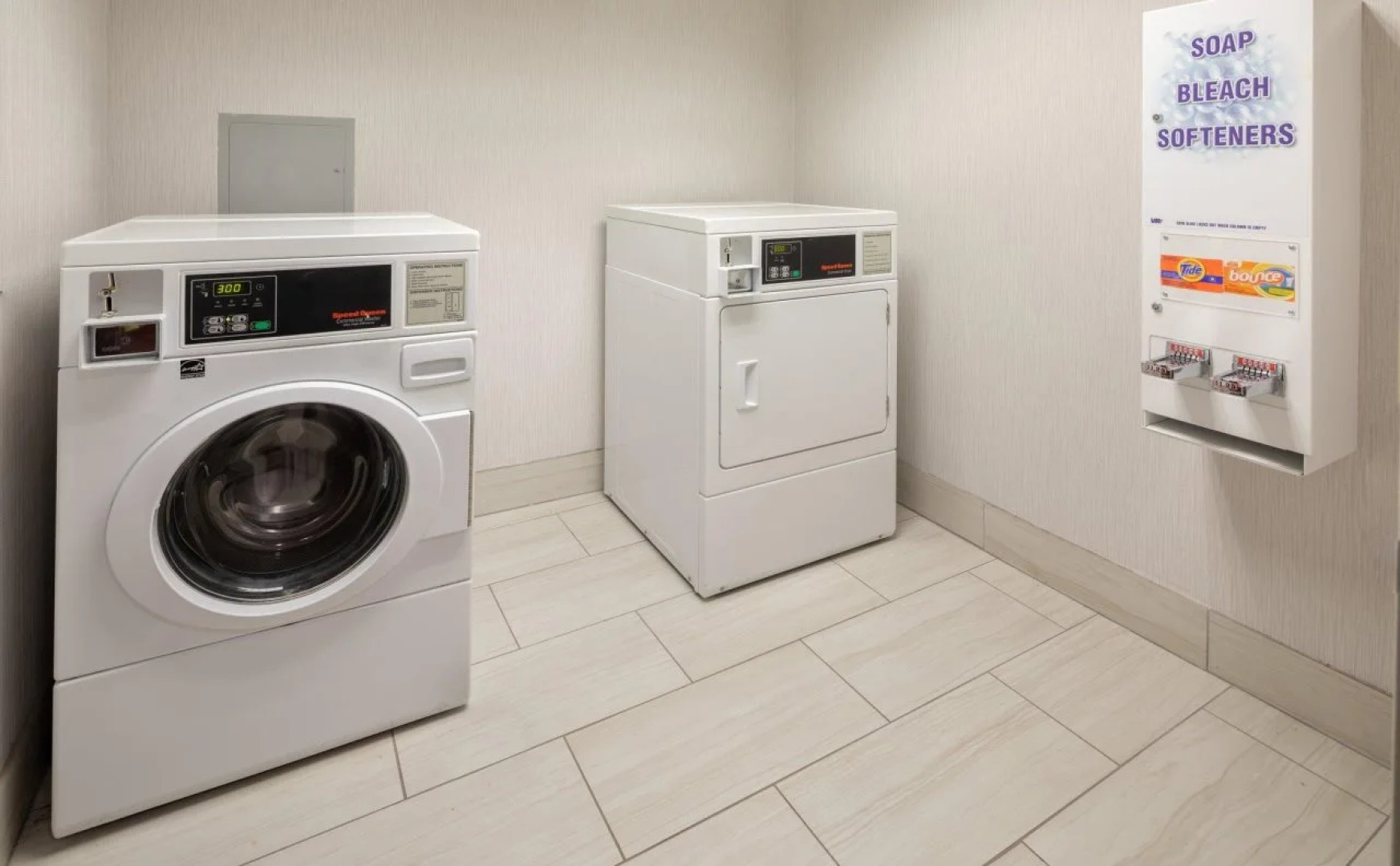 Holiday Inn Express & Suites Bradley Airport by IHG