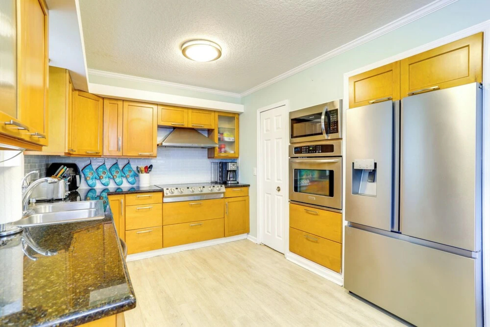 4 Mi to Beaches: Alluring Largo Hideaway!