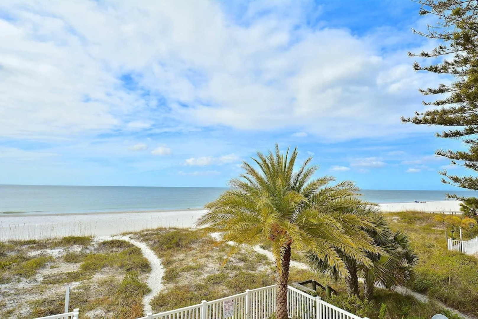 Sunset Villas 3 Million $ Views/2 Balconies/bbq/pool