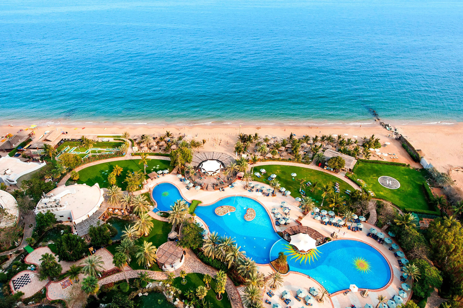 Курортный отель Le Meridien Al Aqah Beach Resort