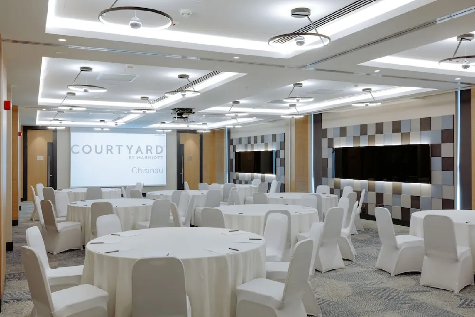 Отель «Кортьярд Марриотт» Кишинев