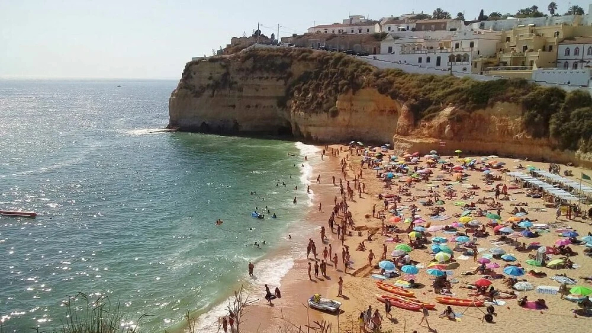 Lovely 4-bed Apartment in Estombar