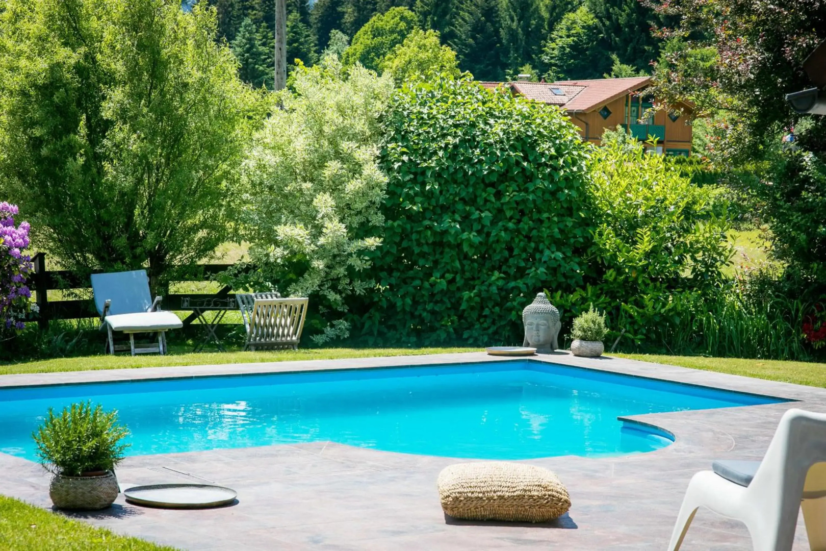 Chalet Green Pastures, romantic country side farm with pool near Salzburg