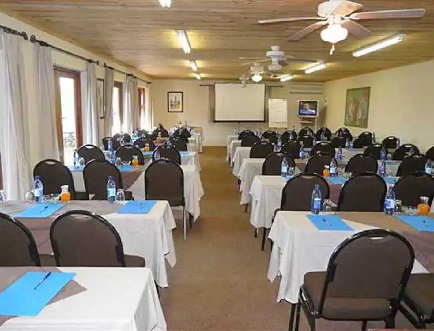 Crawfords Beach Lodge & Cabins