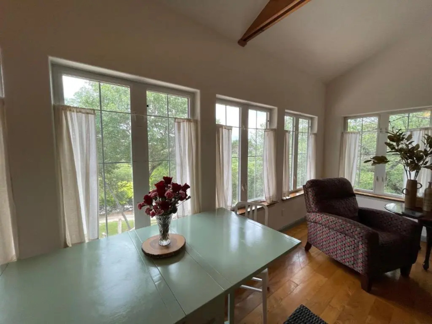 Lake Austin Luxury Guesthouse Cabin Retreat & Modern Farmhouse Suite