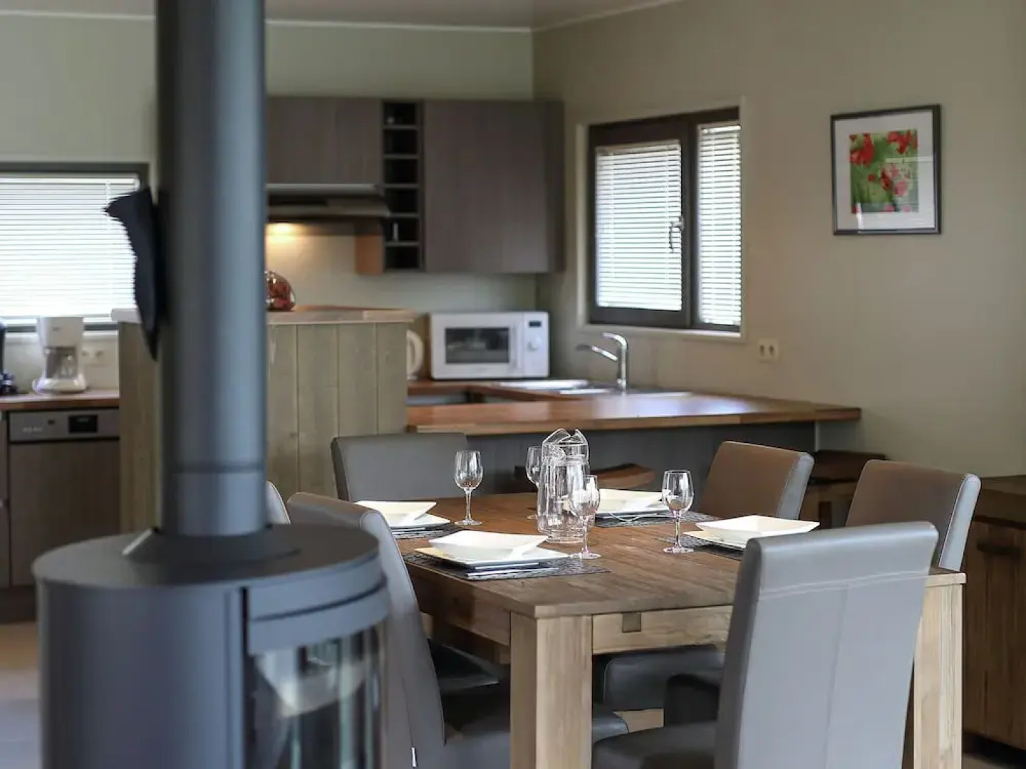 Comfortable Villa With Stove, Located in a Lake Area