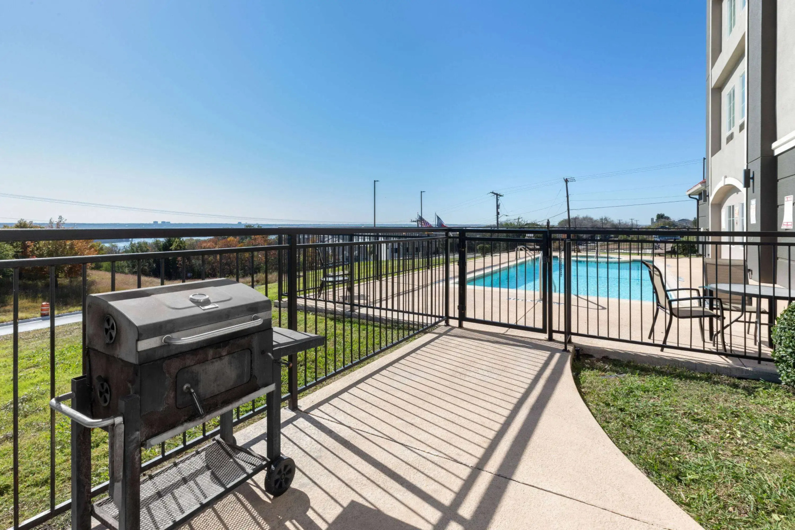 La Quinta Inn & Suites by Wyndham Fort Worth - Lake Worth