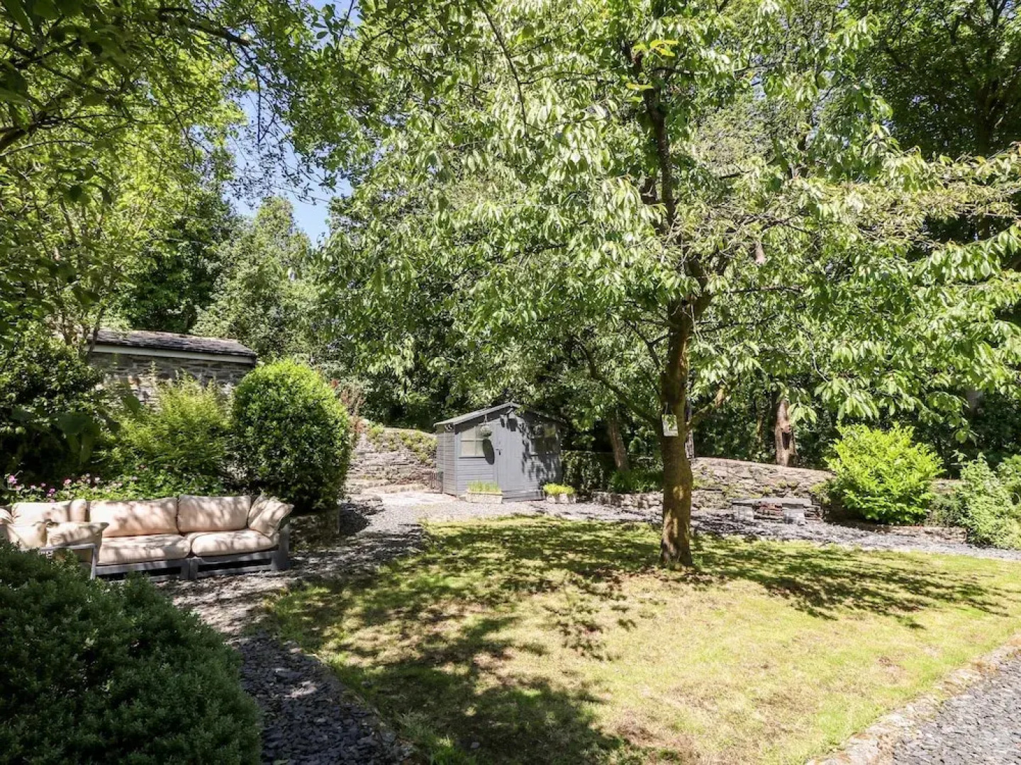 Yr Hen Ysgol, The Old School