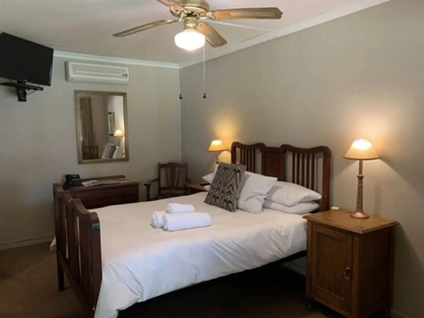 Shangri-La Country Hotel