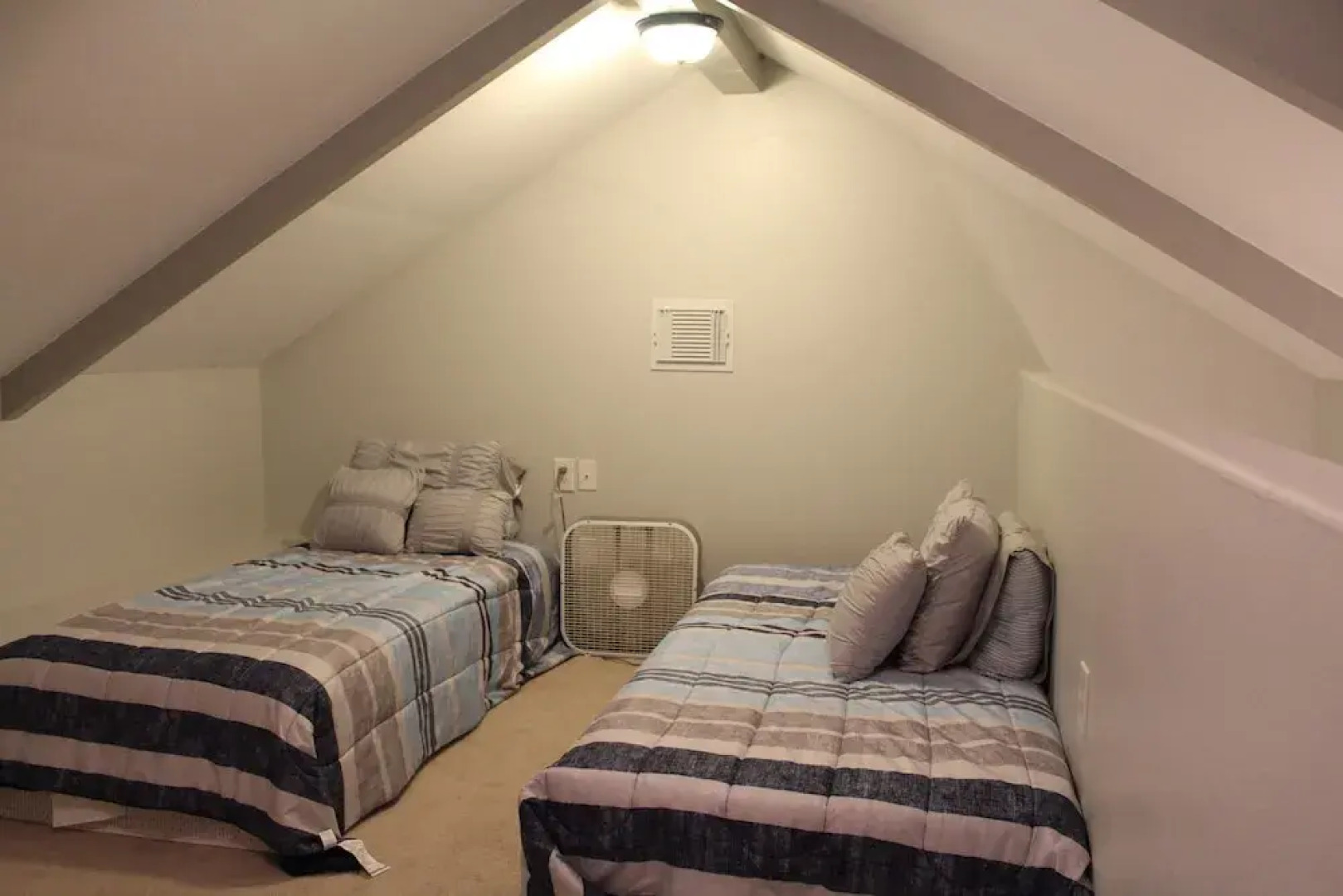 Fisherman`s Cove Lakeside Resort