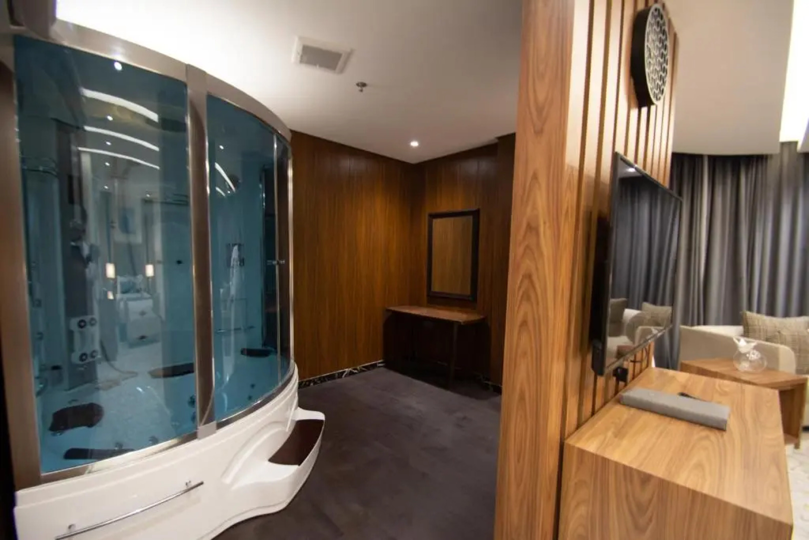 Golden Bujari Hotel-KYAN