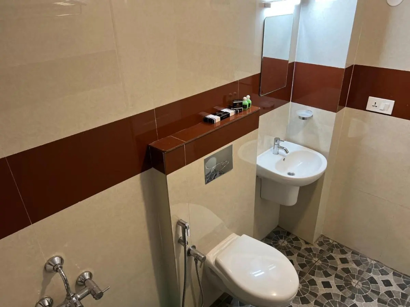 Airport Avenue Plaza