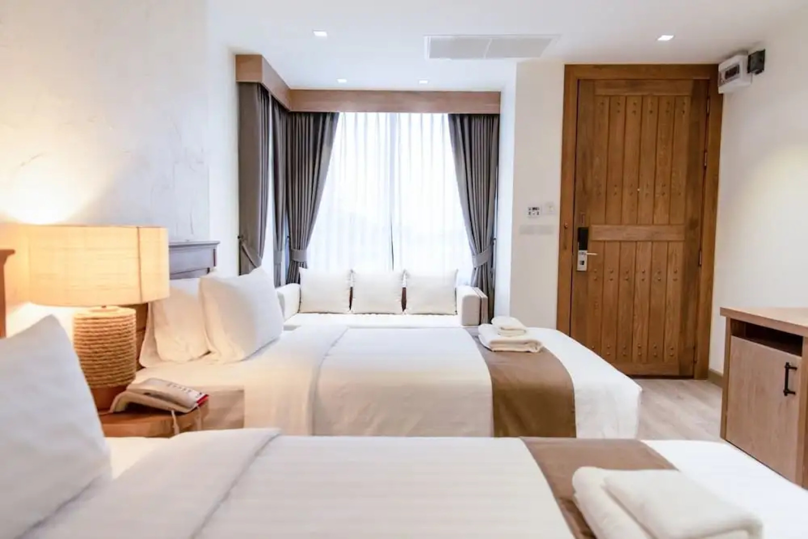 Saksiam Lakeside Resort