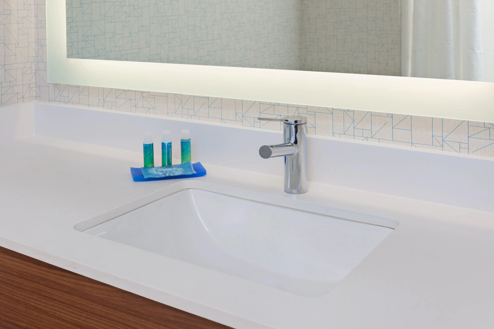 Holiday Inn Express & Suites Elk Grove West I-5 by IHG