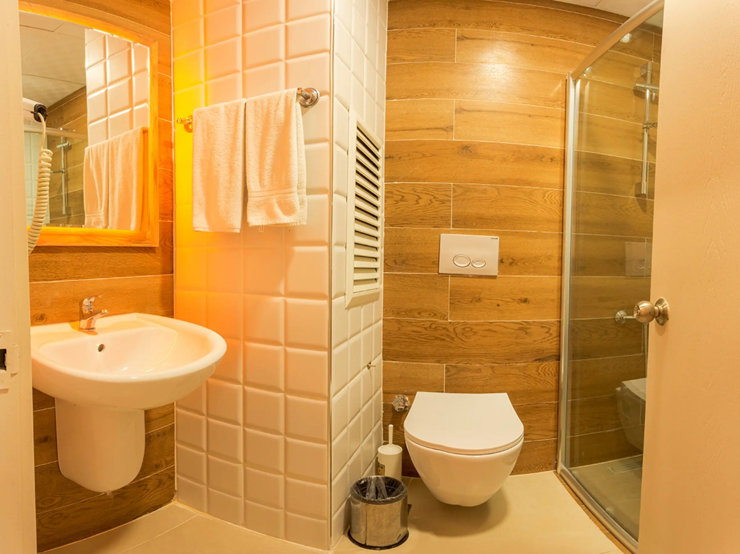 Отель Rich Melissa 