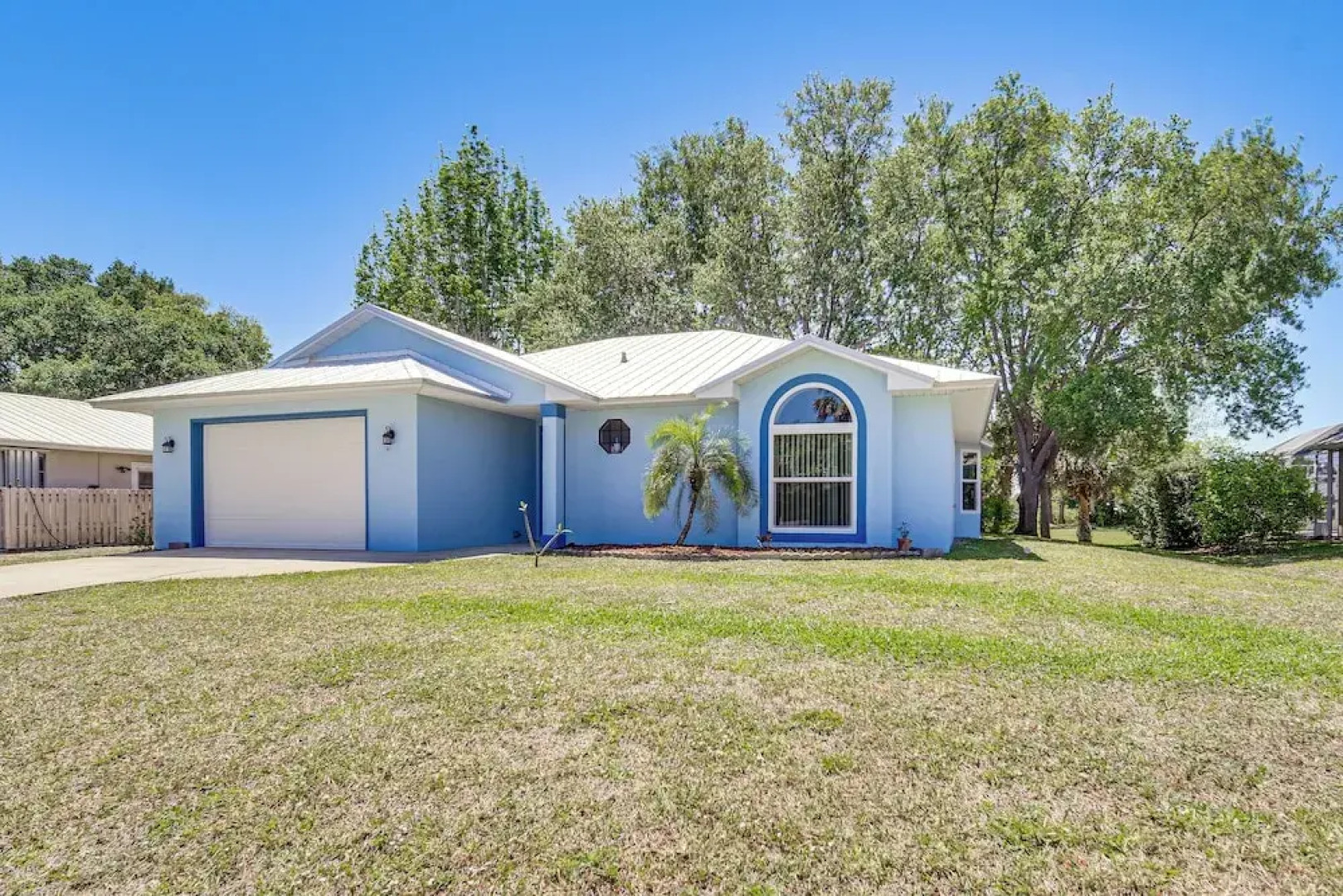 Pet-friendly Sebastian Home: w/ Porch + Lake View!