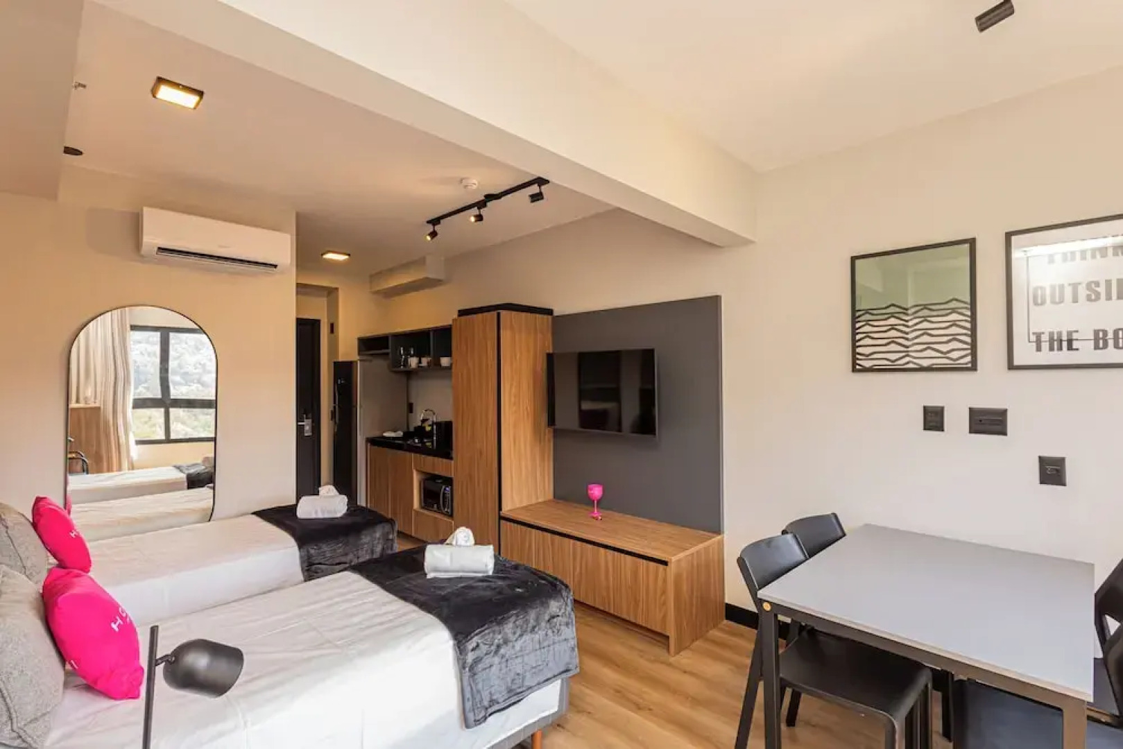 Sky Design Alphaville Housi by Anora