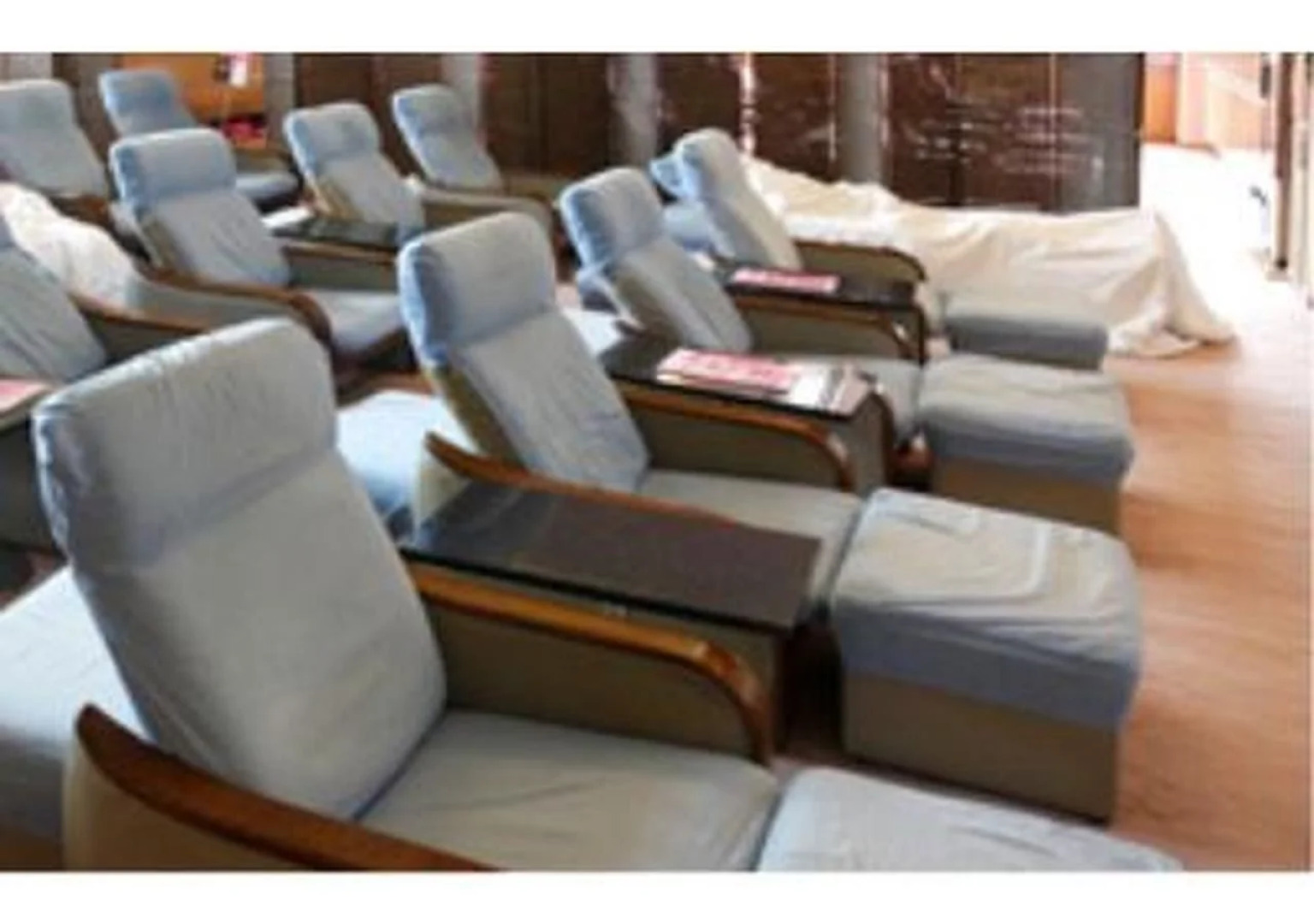 paradise - Caters to Men