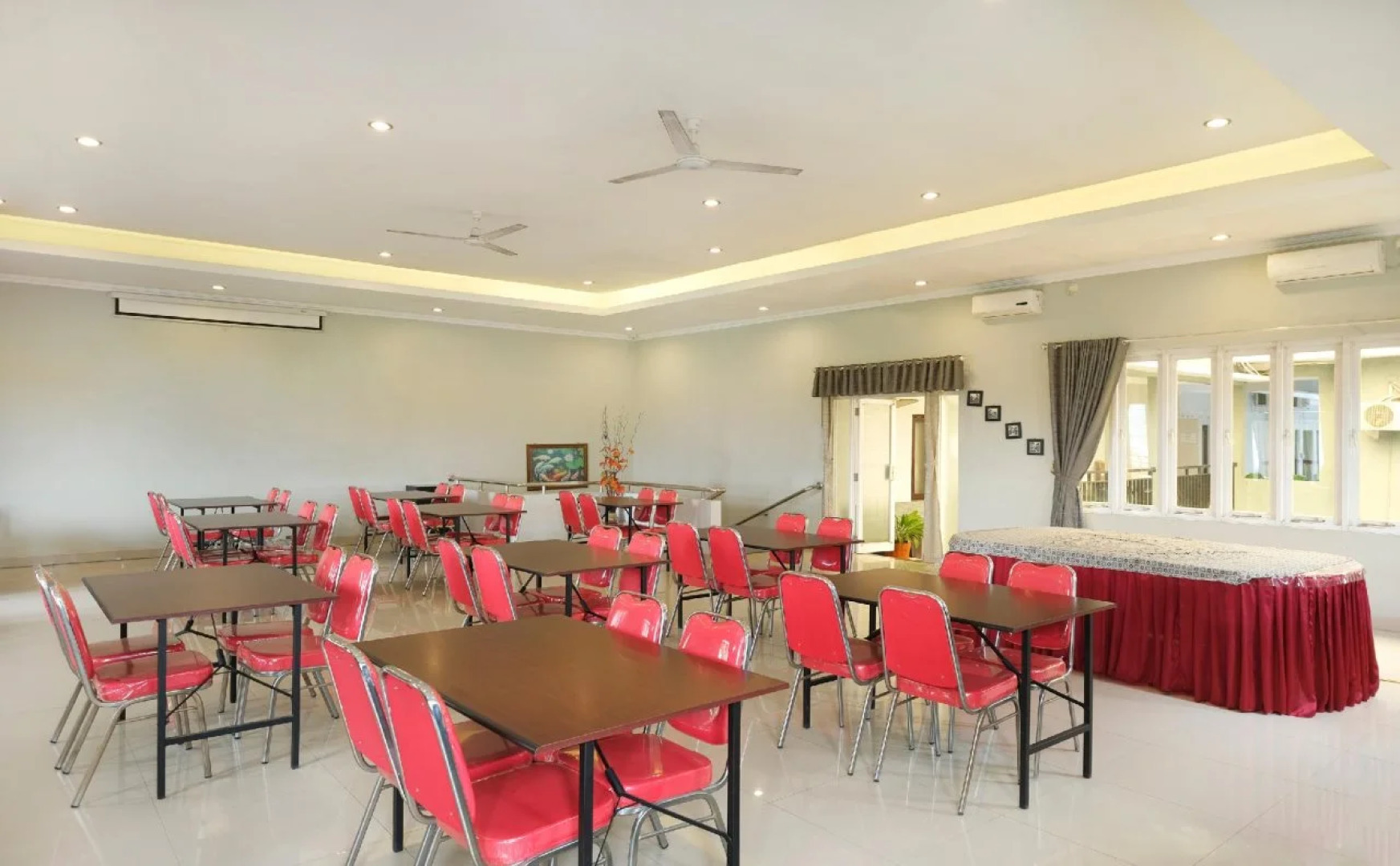 RedDoorz Plus @ Hotel Star 88