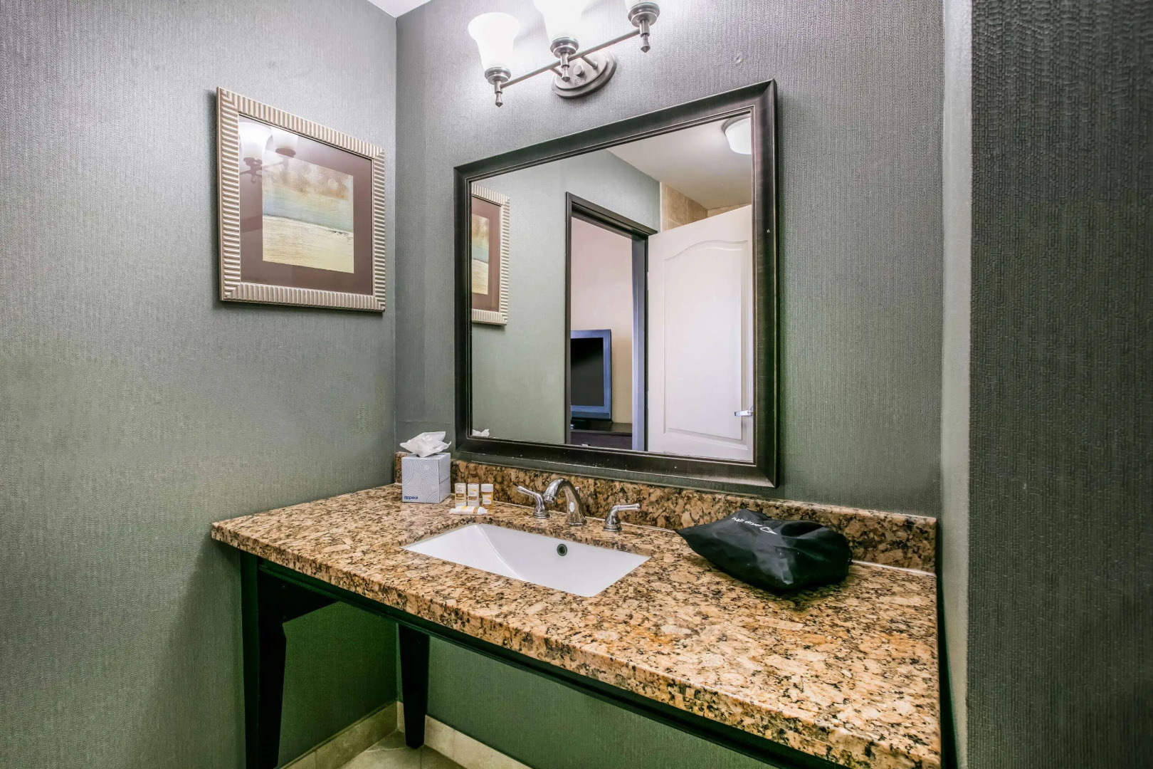 La Quinta Inn & Suites by Wyndham DFW Airport West - Euless