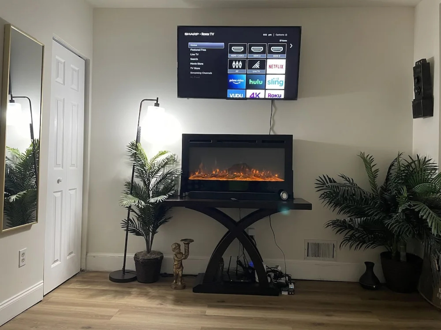 Downtown Private Rooms- Close to Topgolf