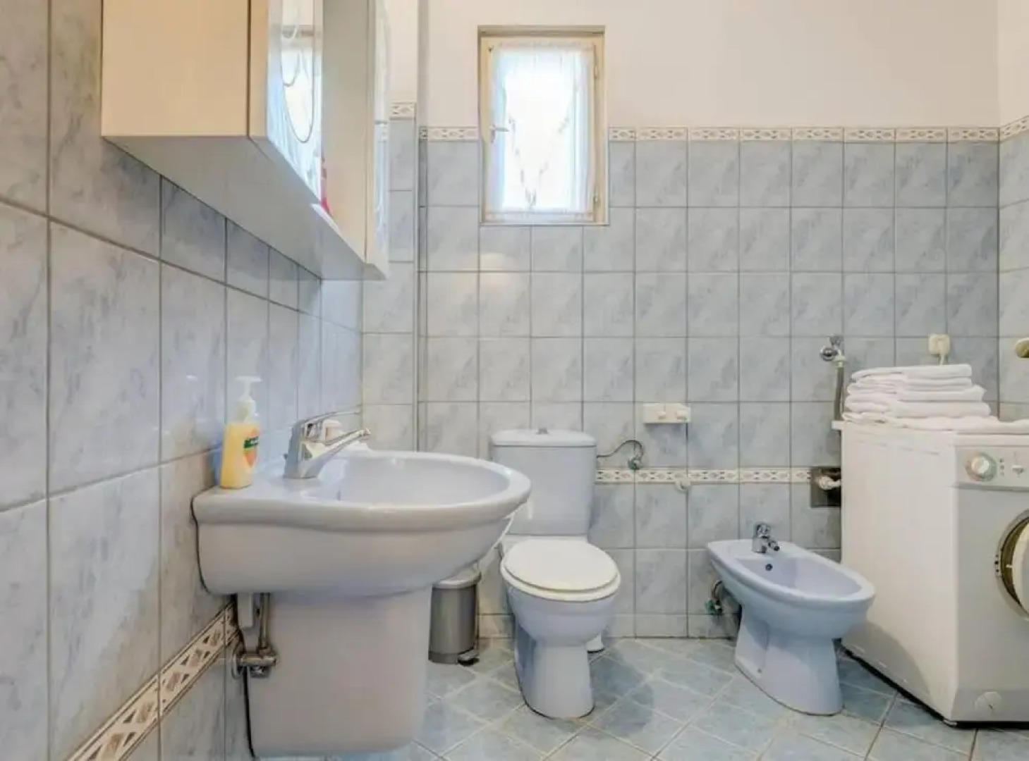 Charming Retreat Holiday Home Mravince With Pool