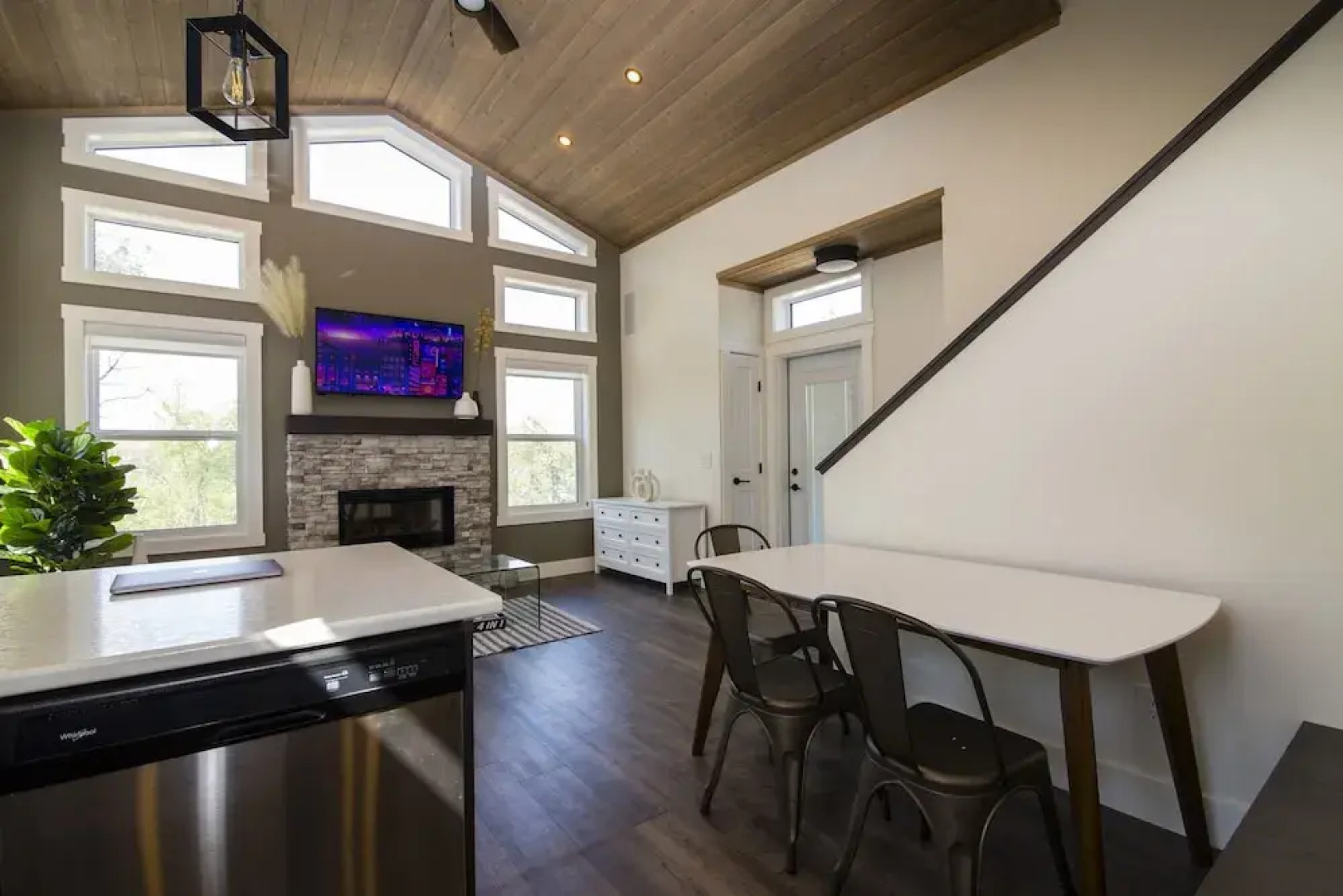 Luxury Loft Cottage In Manitou Beach