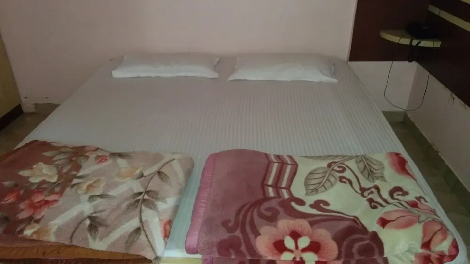 Iroomz NVR Hotels Luxury Redefined