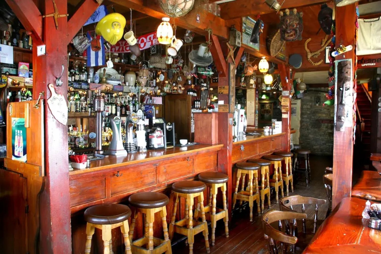 Maddens Bridge Bar, Restaurant & Guesthouse