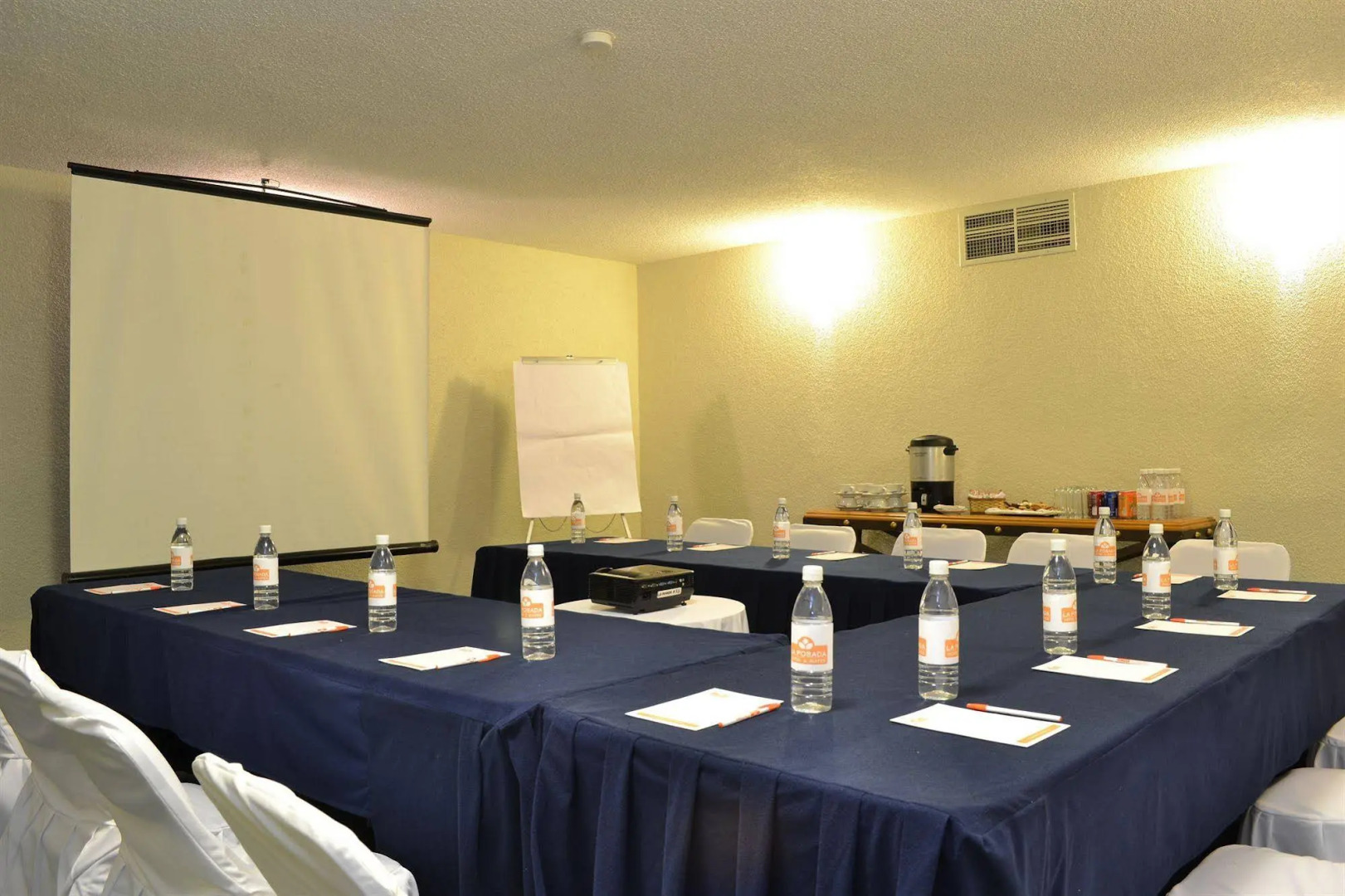 La Posada Hotel & Suites