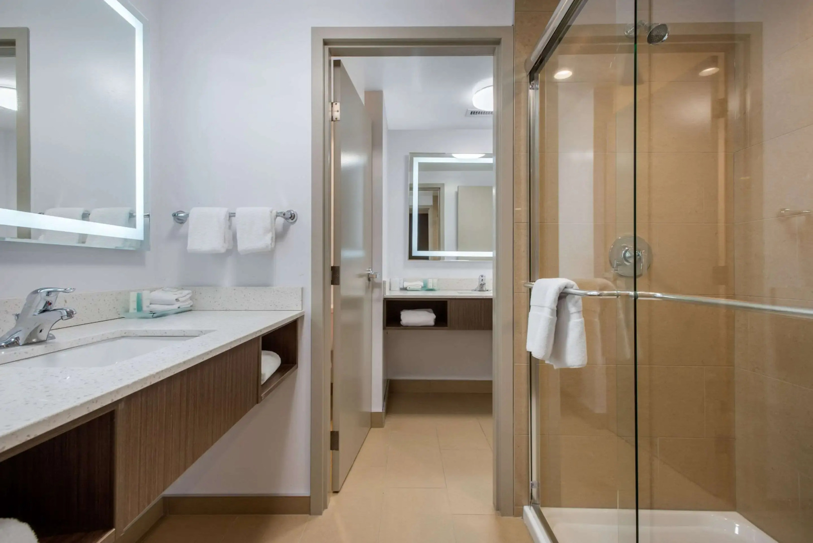 Clarion Hotel & Suites