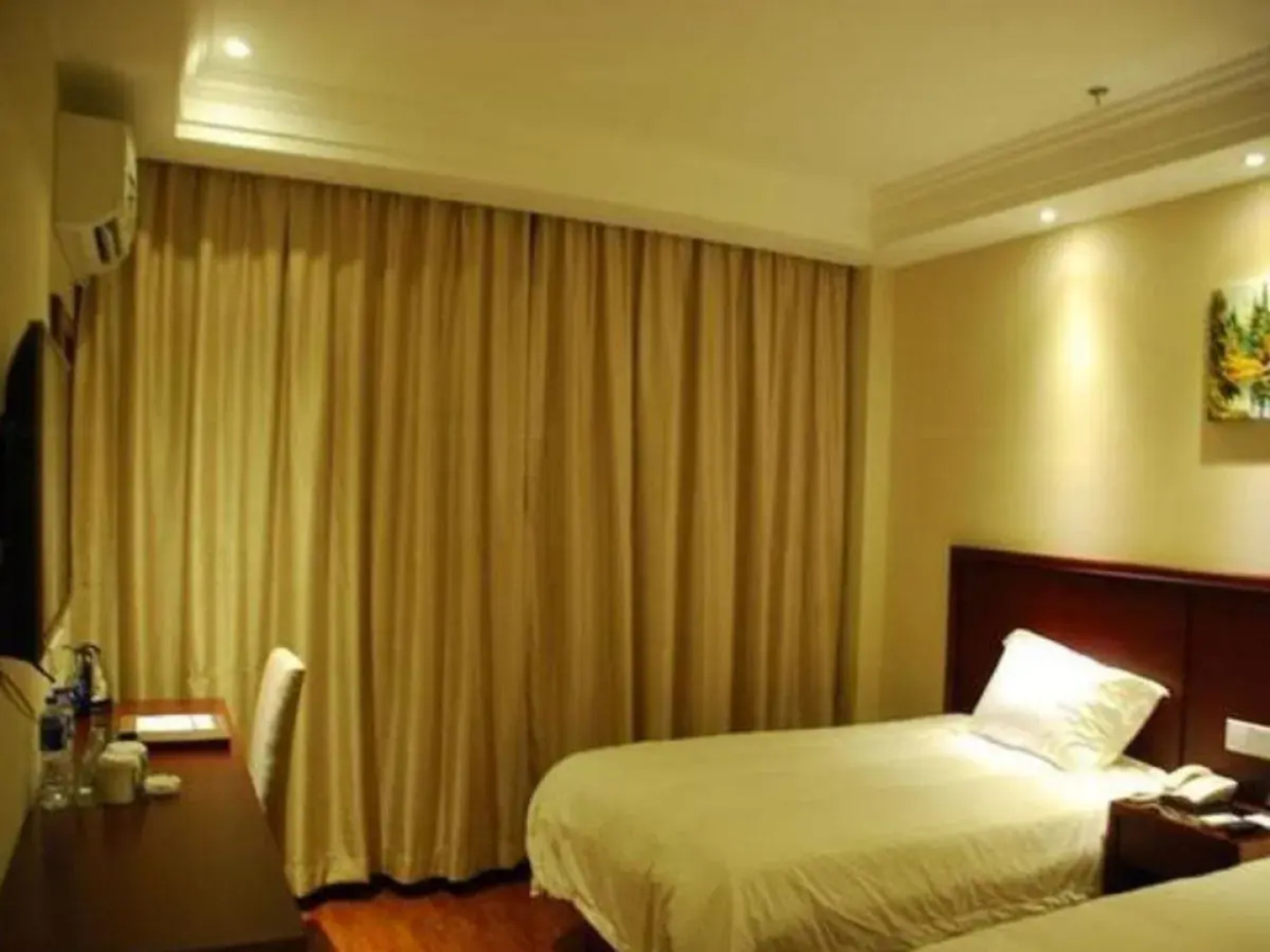 GreenTree Inn Chuzhou Dingyuan County People's Square General Hospital Business Hotel