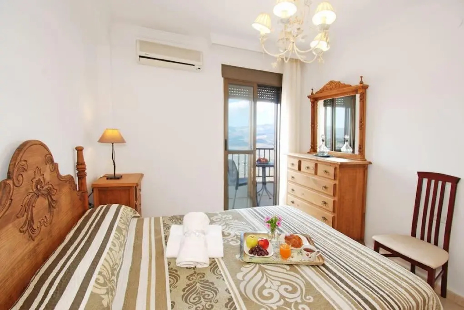 Casa Jose Comares -Beautiful village house- PRIVATE JACUZZI-views-BBQ-aircon-WIFI