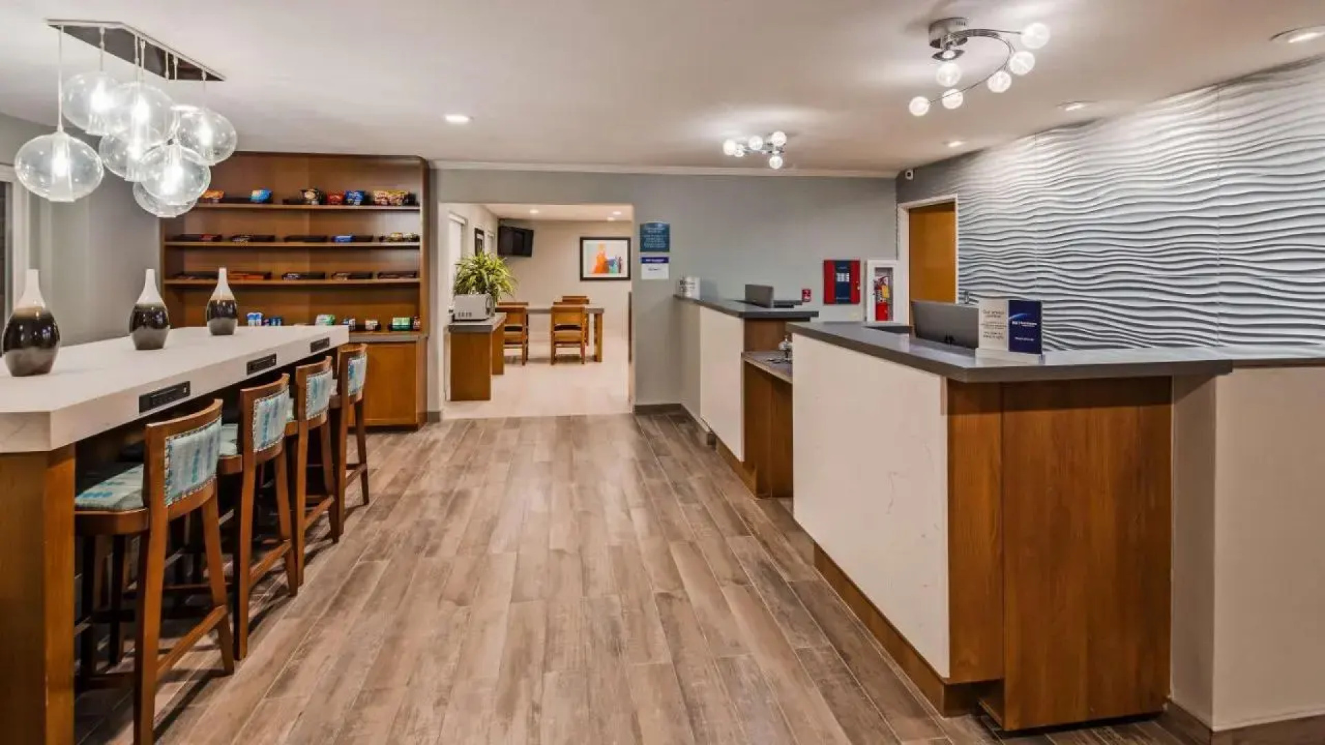 Magnuson Hotel and Suites Lansing