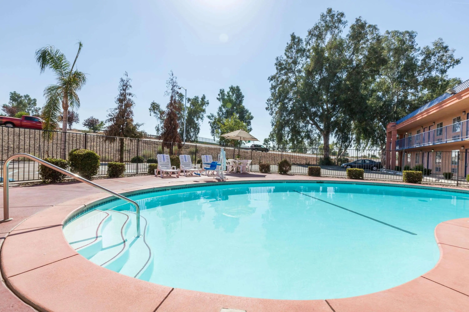 Howard Johnson by Wyndham Bakersfield