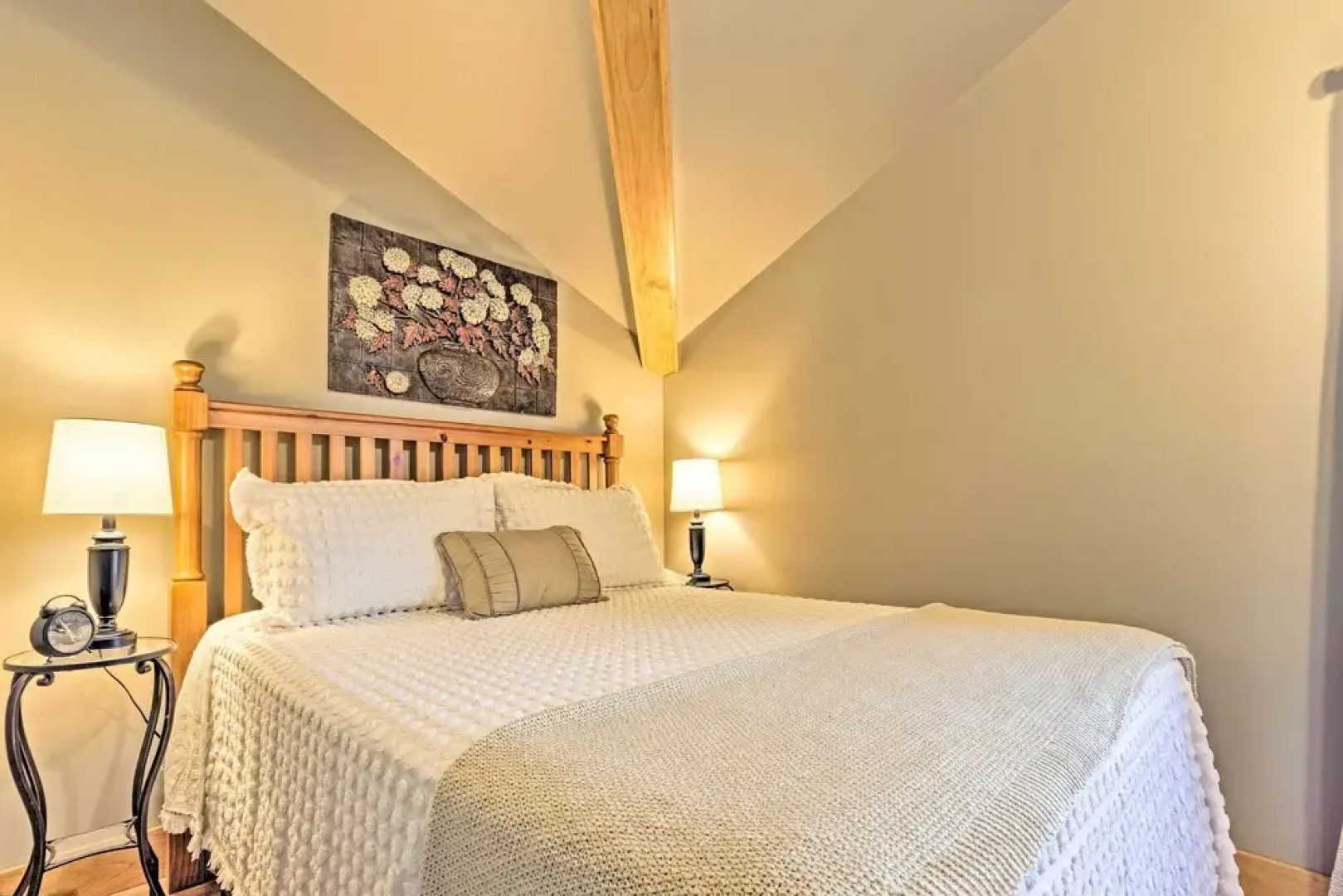 Cozy Black Mountain Escape: Walk to Golf & Lake!