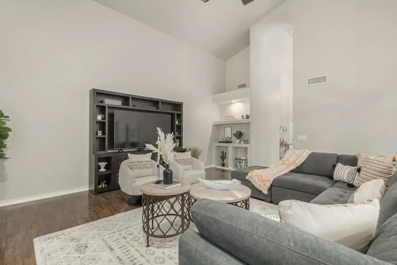 Three Palms Citrus Cove Mesa