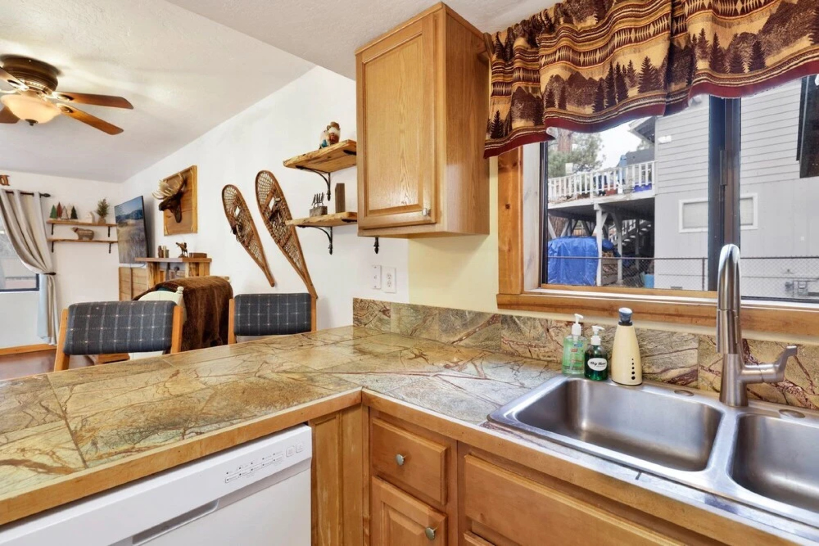 Inn Between Pines#1411