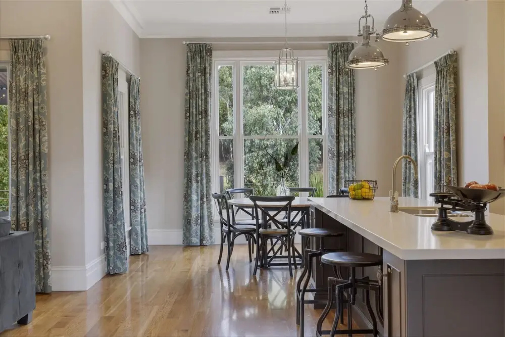 Grandview Accommodation - The Elm Tree Apartments