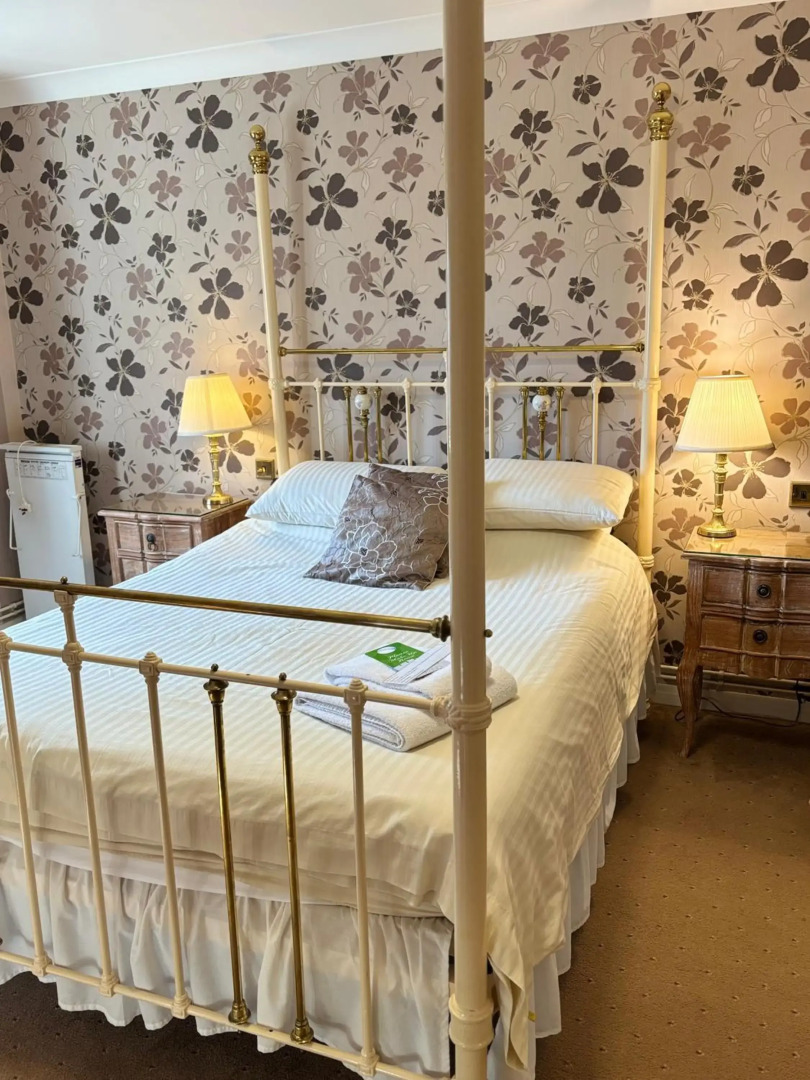 Albright Hussey Manor