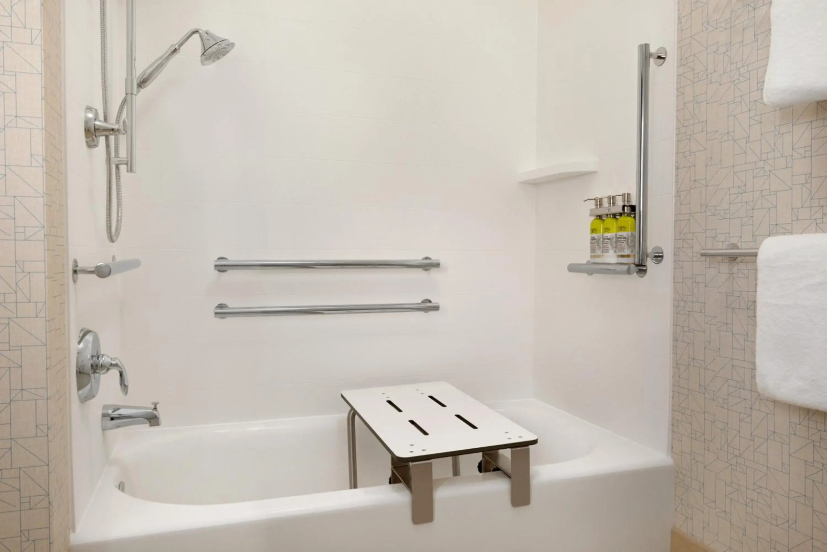 Holiday Inn Express & Suites Beaver Dam by IHG