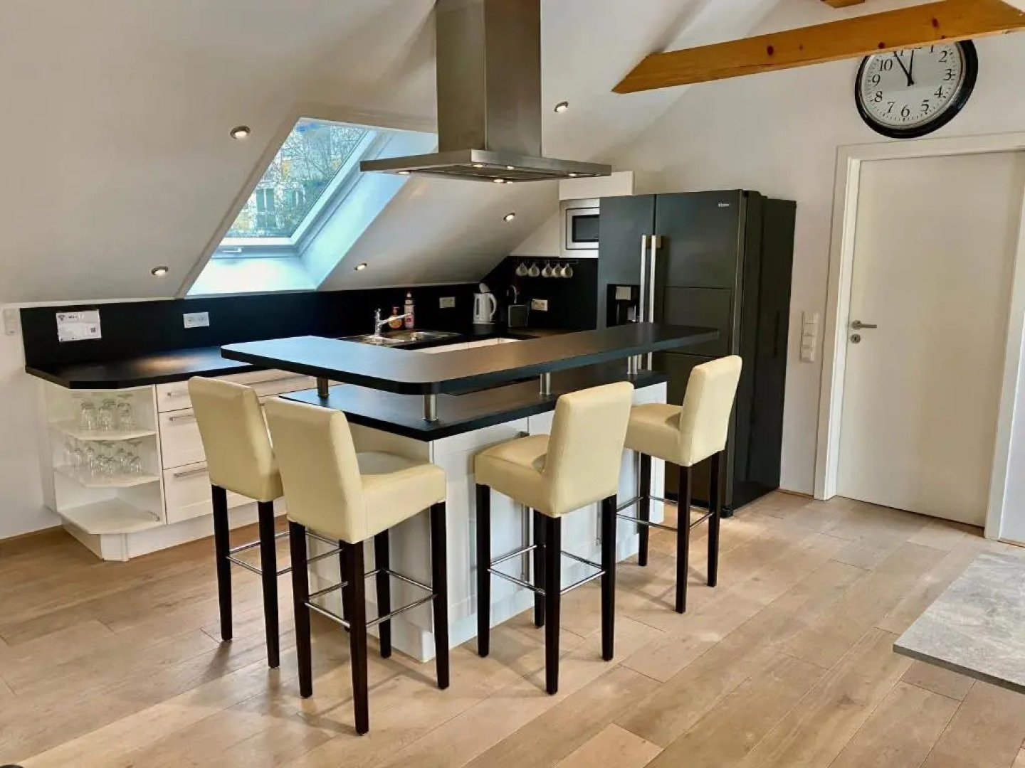 Luxuriöses Studio im Zentrum, Balkon, Kamin, Klima