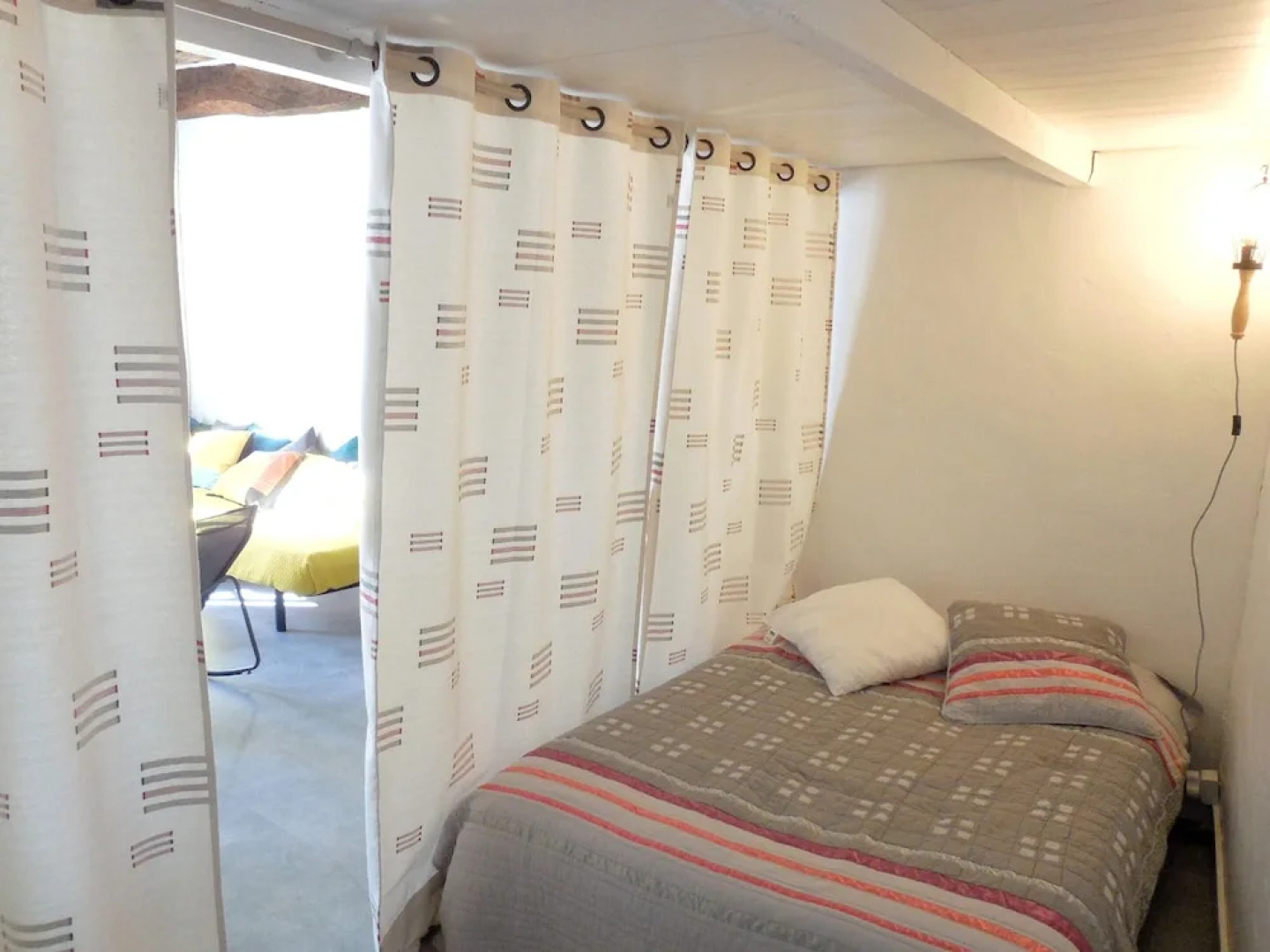 Studio in Villeneuve-lès-avignon, With Balcony