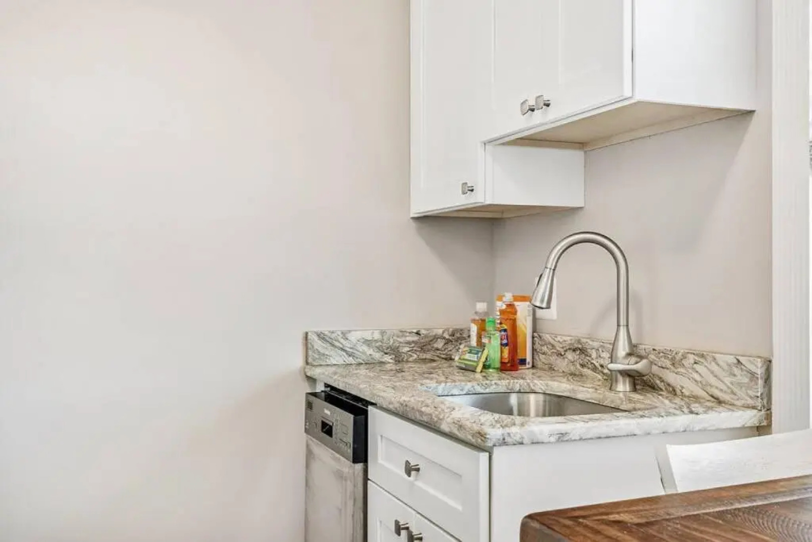 Close to AC Steps to Beach Parking