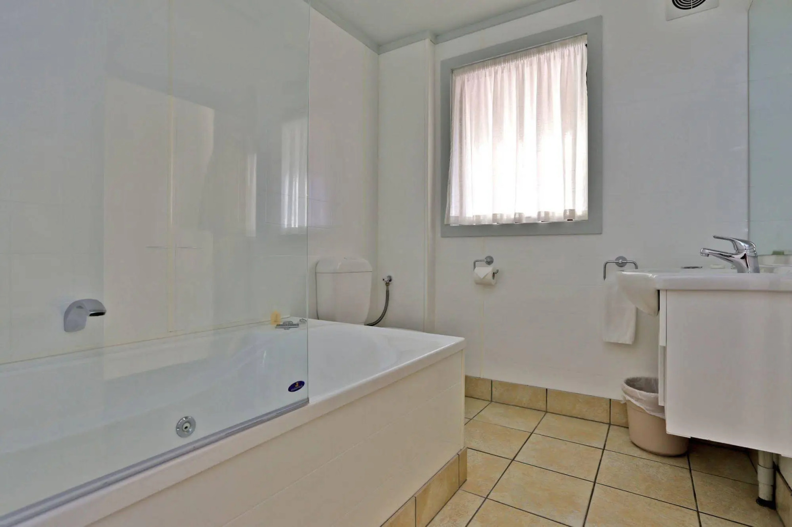 Edgewater Motor Lodge