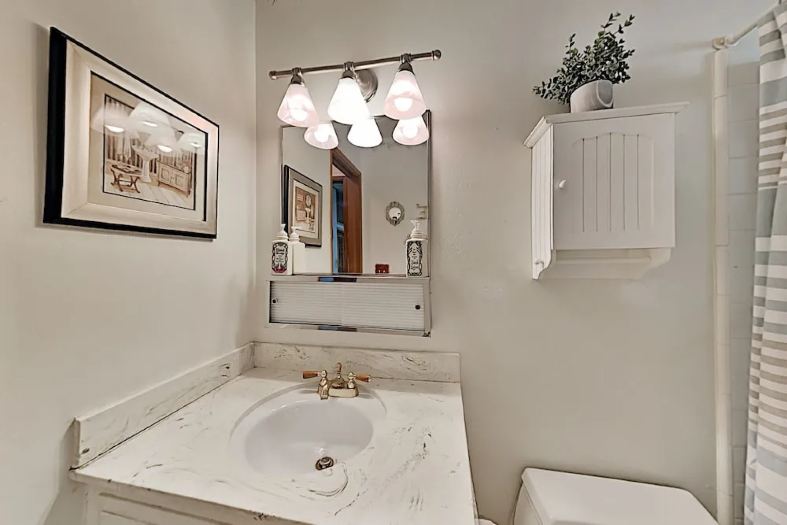 Serene : Forest Views & Wraparound Deck! 3 Bedroom Home