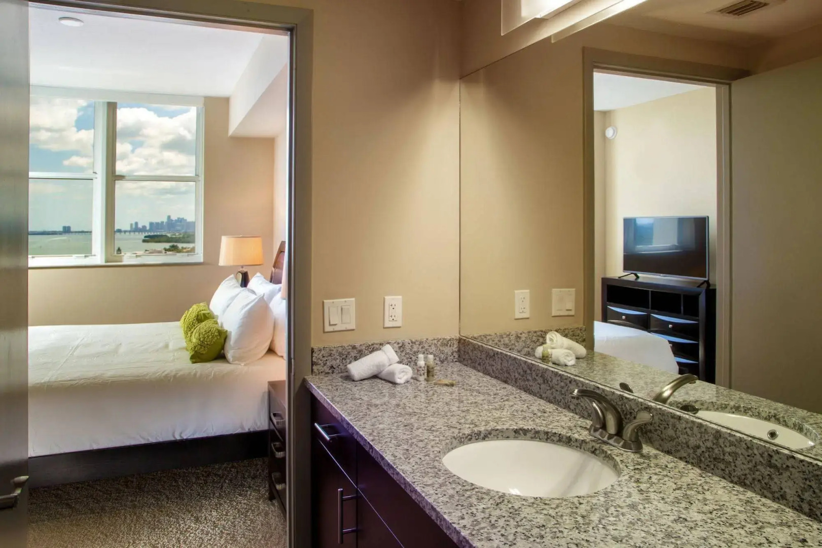 Mare Azur Miami Luxury Apartments by Grand Bay