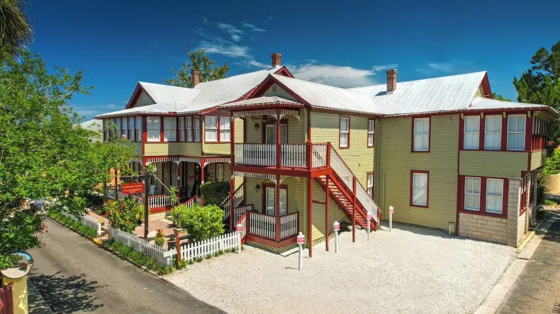 Victorian House Bed & Breakfast